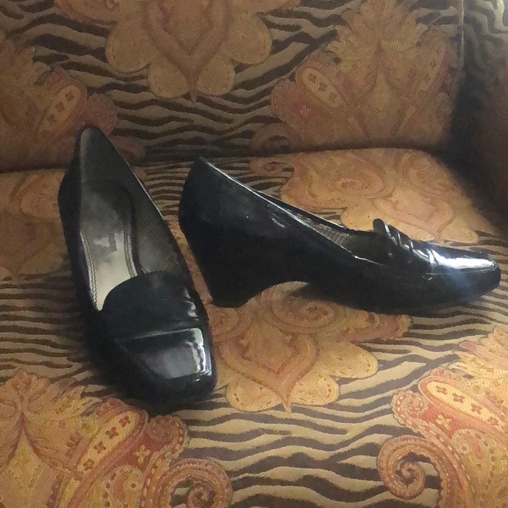 Anne Klein Black Patent Wedges